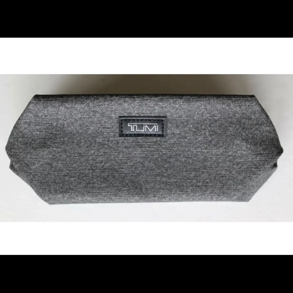 TUMI for DELTA Gray Zip Top Soft Side Toiletries Case‎